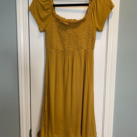 GAP Smocked Ruched Jersey Dress – Rich Gold (Size S) - Picture 3 of 6